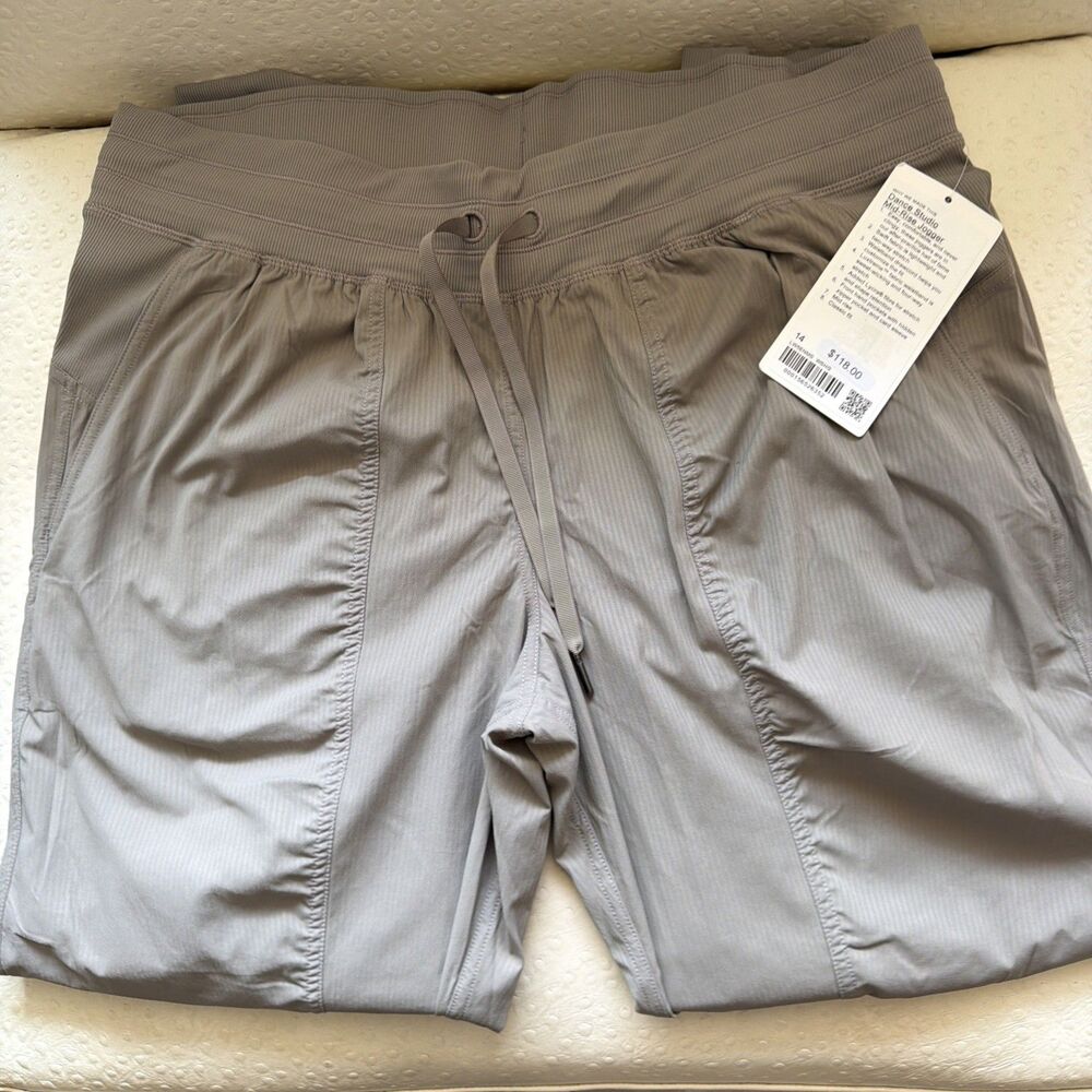 Lululemon Dance Studio Mid-Rise Jogger in Warm Ash Gray 14 NWT - Picture 5 of 7